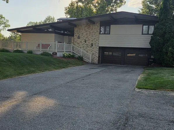 1101 Hillcrest Ave, Chariton, IA 50049