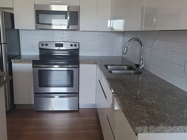 Sterling Heights Apartment — Photo 6