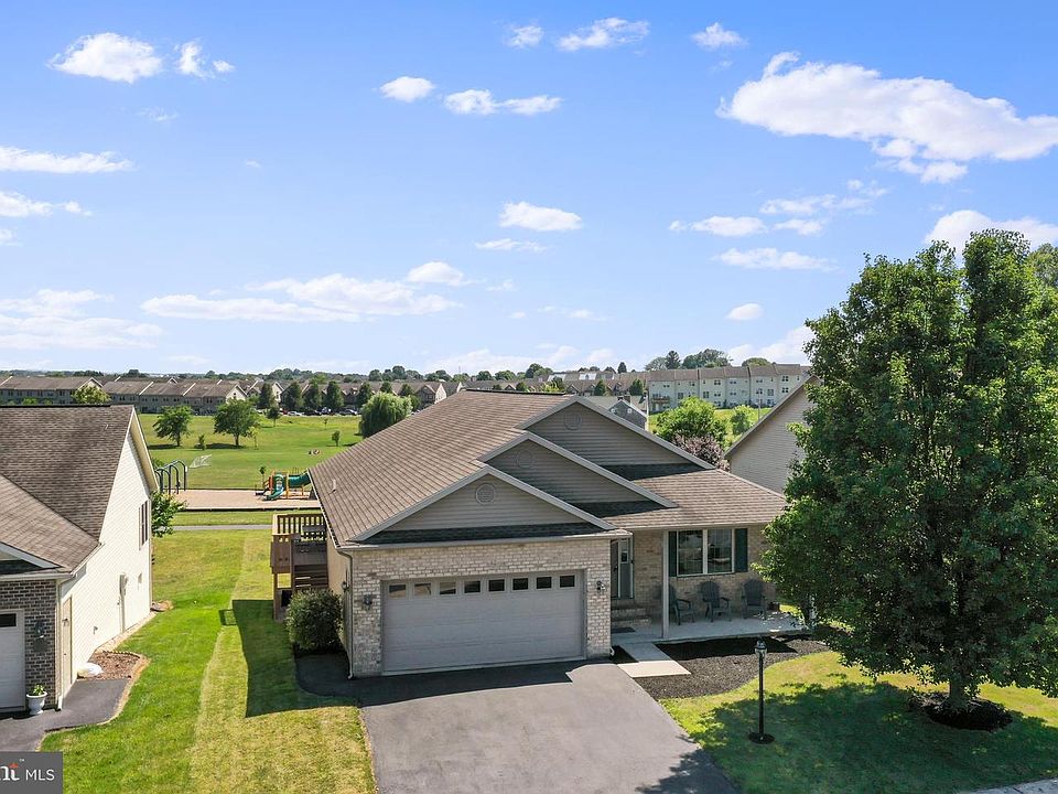 1st image of 221 Park View Dr