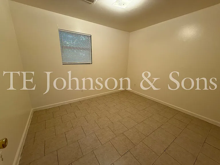 1606 Oak Croft Dr #D — Photo 5