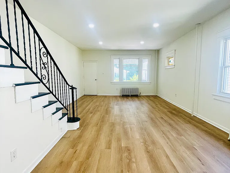 65 S Gates Ave — Photo 6