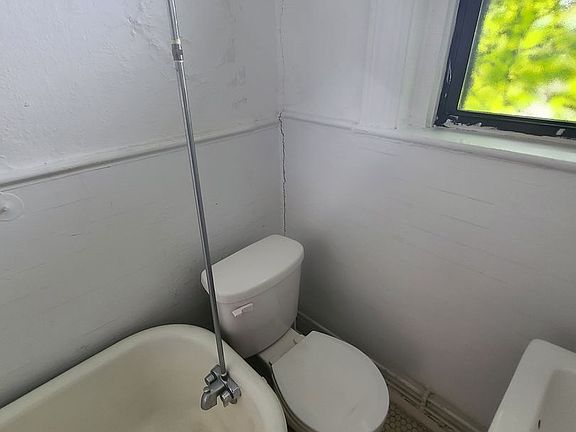 5th image of 4901 Friendship Ave #9