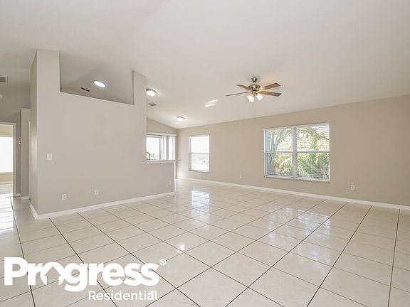 3rd image of 928 Marquee Dr