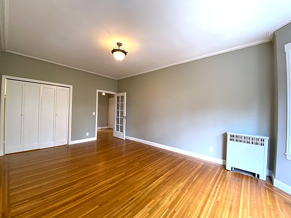 2nd image of 1865 Oak St APT 10