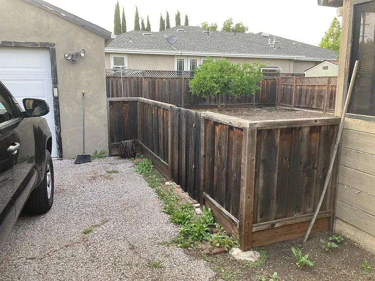 210 Wilton Ave — Photo 2