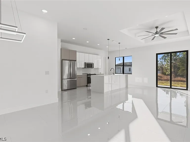 566 Eisenhower Blvd — Photo 7