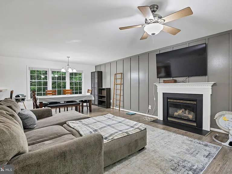 583 Norwich Dr — Photo 4