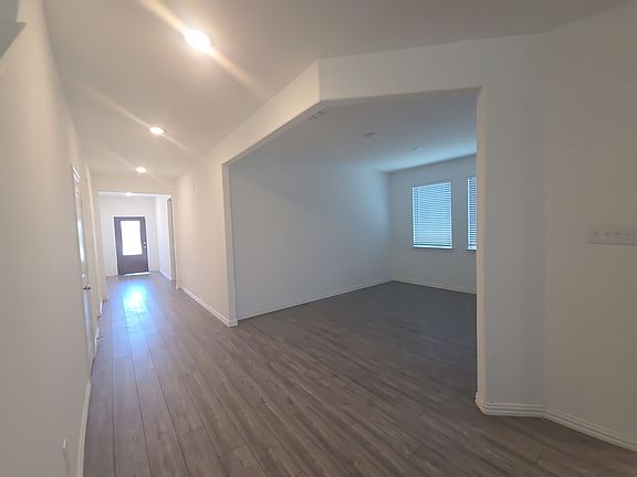 5th image of 3955 Bellingham Ln