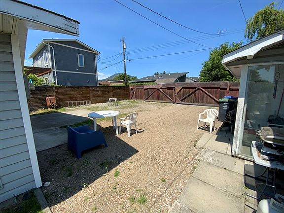 5th image of 449 Conklin Ave