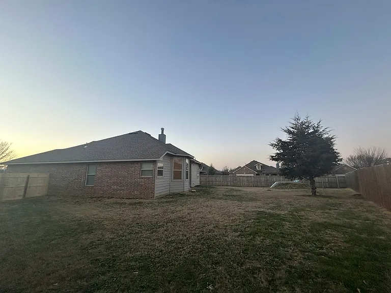 2400 Rookhaven Ln — Photo 5