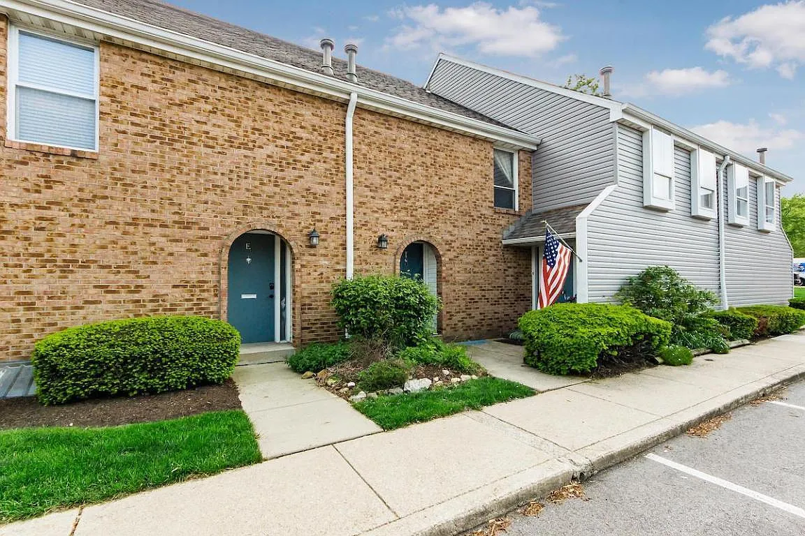 2 bed, 1.5 bath, 1216 sqft, $1,650 — Photo 1