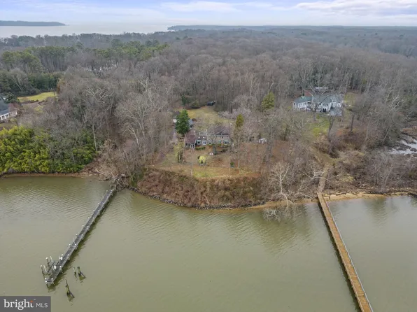 5700 Hallowing Dr, Lorton, VA 22079