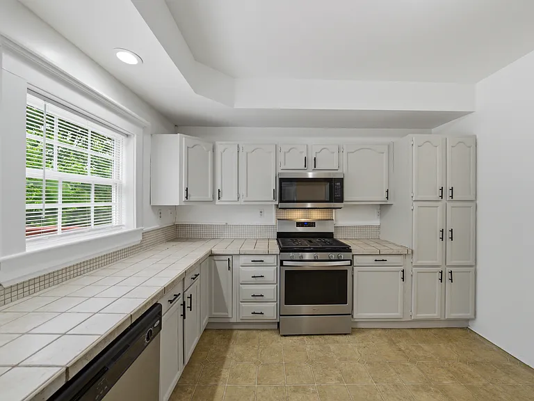 1103 Virginia Ave #1 — Photo 8