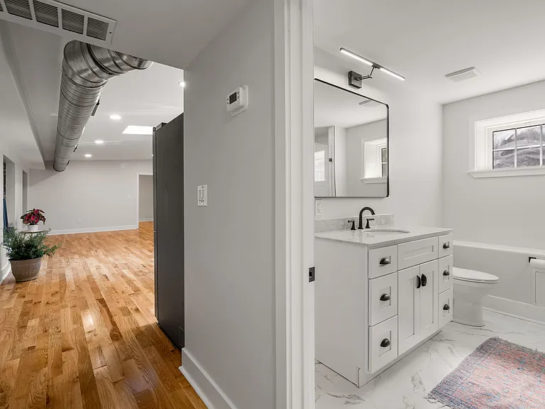 1629 E Eyre St — Photo 11