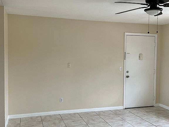 2nd image of 1665 W Oak Ridge Rd APT C