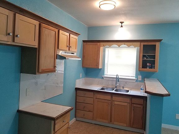 5th image of 312 Brown St
