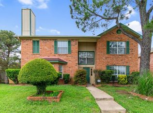 1212 Calvert Dr, Cedar Hill, TX 75104