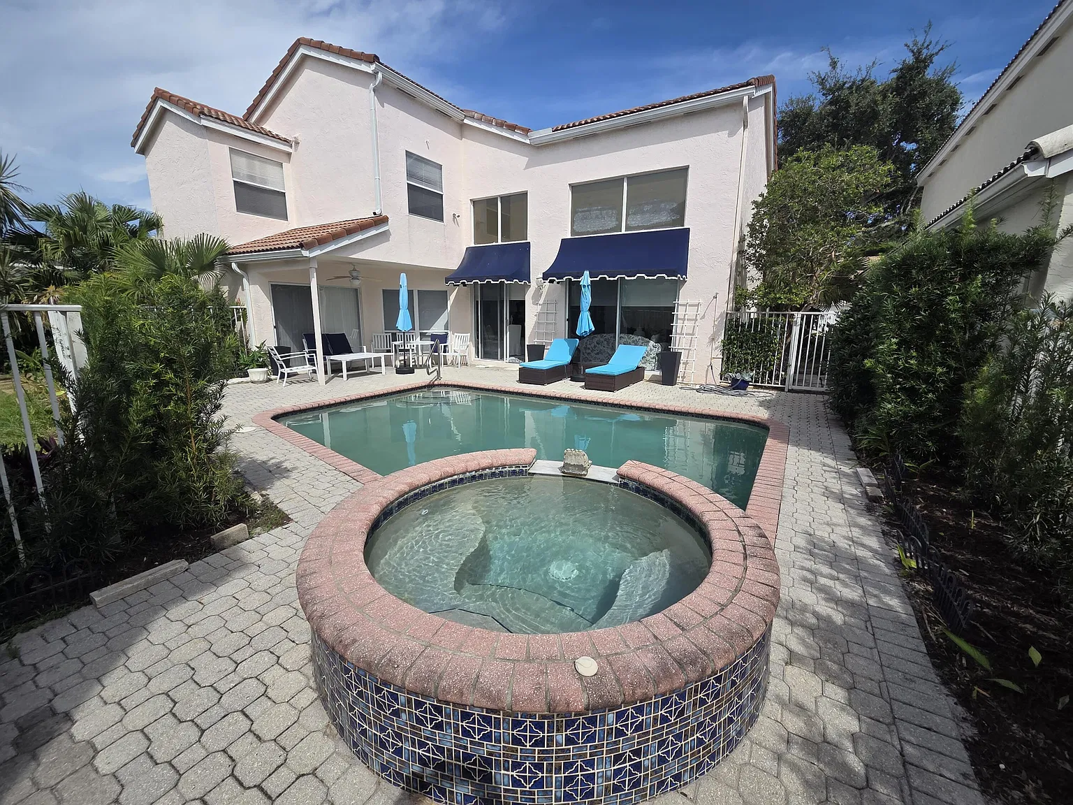 4 bed, 2.5 bath, 2457 sqft, $6,950 — Photo 1