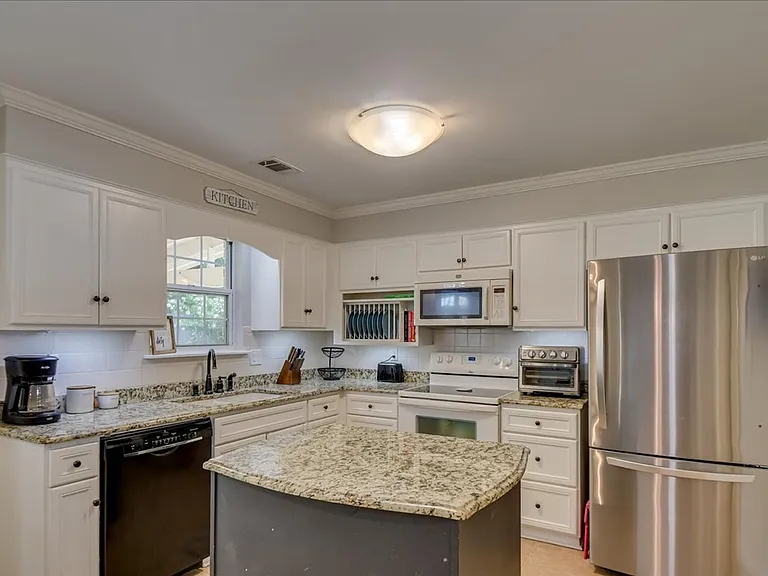 1156 Parkside Trl — Photo 1