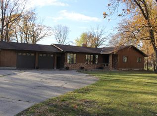 1820 Robinhood Dr, Thief River Falls, MN 56701