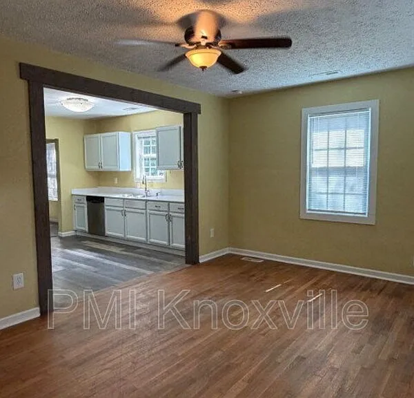 2340 Boxwood Ln — Photo 10