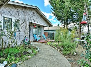 520 Bell Rd, Talent, OR 97540