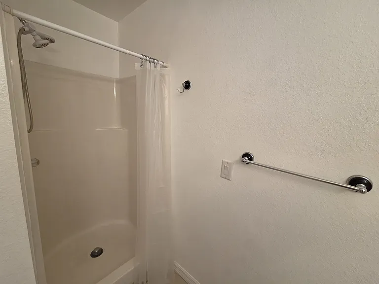 10483 Pendleton Ave — Photo 15