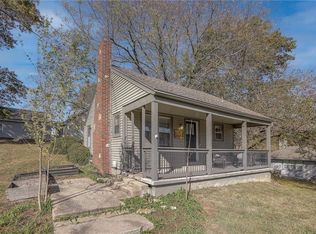 147 Anchor Dr, Lake Tapawingo, MO 64015