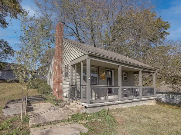147 Anchor Dr, Lake Tapawingo, MO 64015