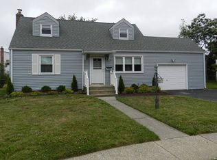 20 Ford Dr S, Massapequa, NY 11758