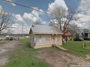 913 E Chavaneaux Rd, San Antonio, TX 78221