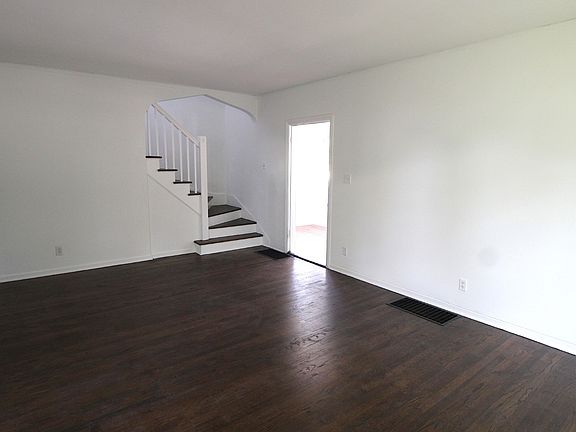 3rd image of 434 N Harvard Ave