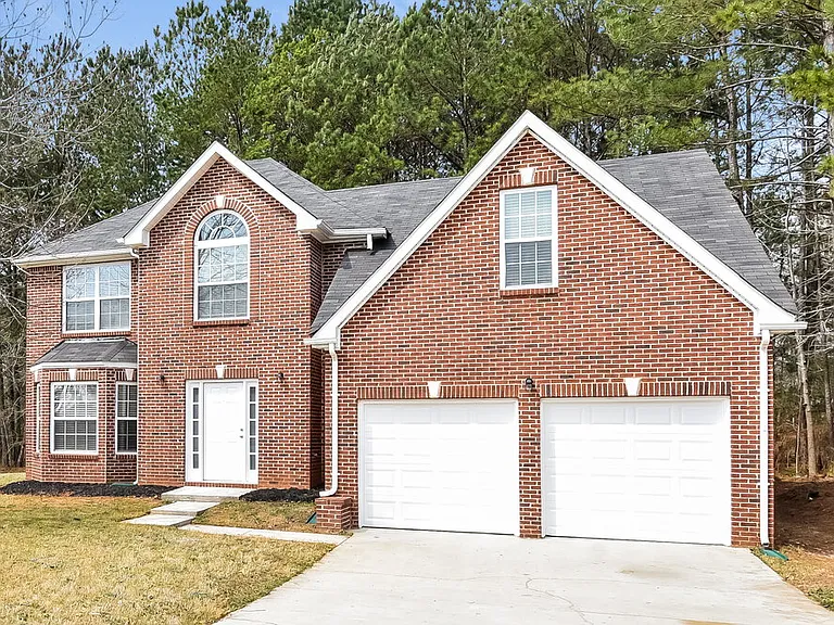 146 Edison Dr — Photo 1