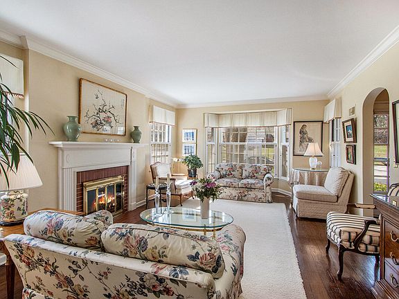 4th image of 2901 Duchess Dr