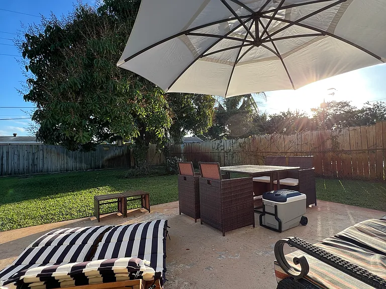 NW 38th Pl — Photo 20