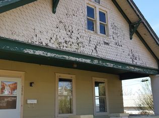 206 S 7th St, Hiawatha, KS 66434