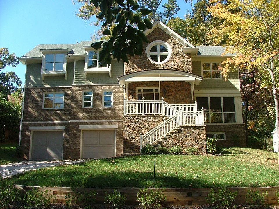 Very Large 4 bedroom 4.5 bathroom home for Luxury Living!