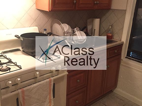 2nd image of 2119 41st St #2F