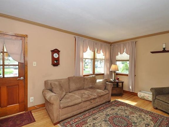 3rd image of 4064 Glenway St