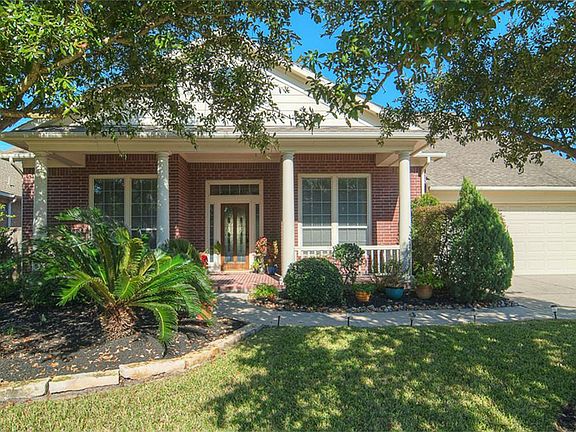 Step inside this charming David Weekley 1.5 story home, you won't be disappointed.