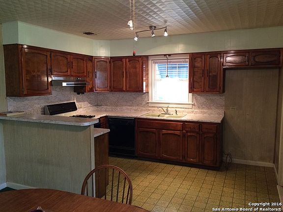 5th image of 315 Royston Ave