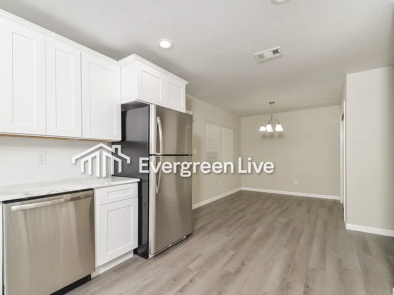 3811 Vanette Ln — Photo 6