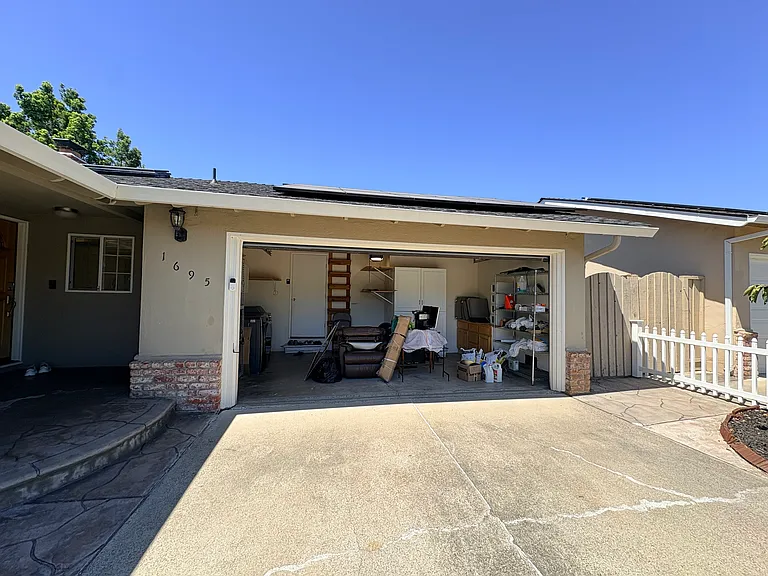 1695 Merrill Dr — Photo 9