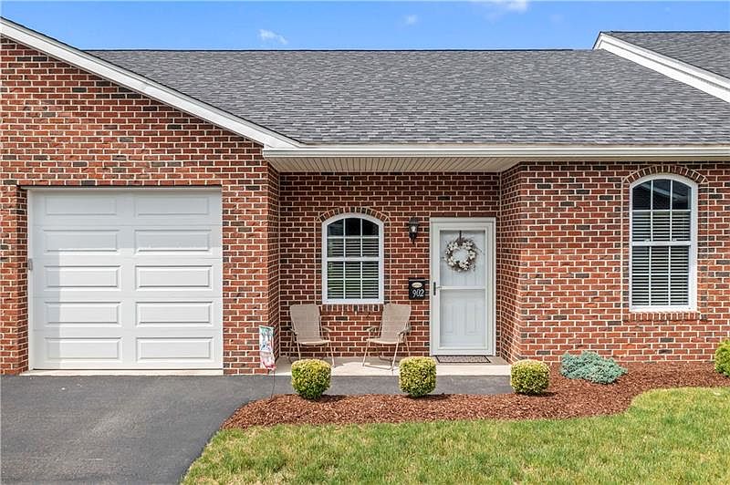 902 Valentina Ln, New Kensington, PA 15068 Zillow