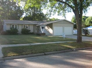 202 Lincoln Ln S, Brookings, SD 57006