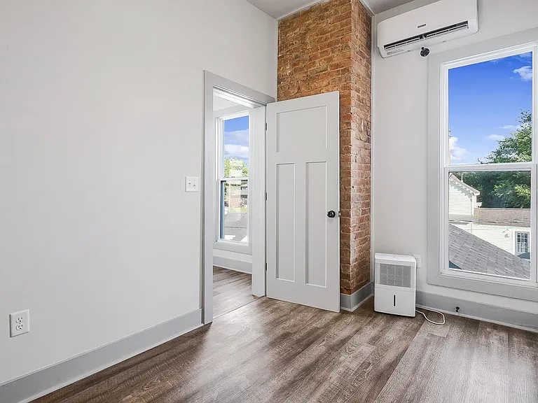 818 E Elm St #1-4 — Photo 12