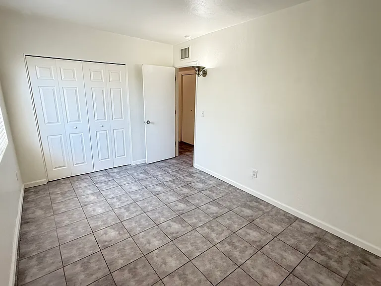 5105 E 2nd St #A — Photo 16