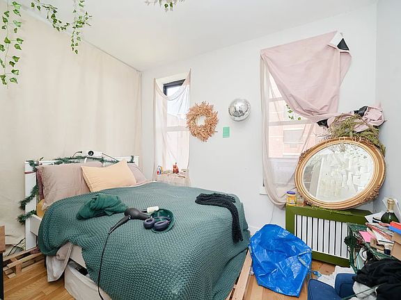 5th image of 337 E 95th St #5R