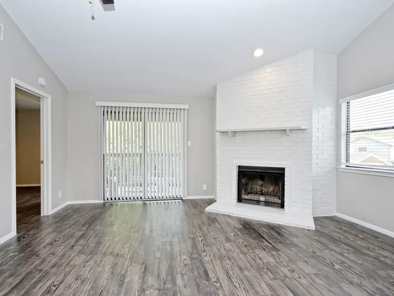 6102 Hill Forest Dr — Photo 6