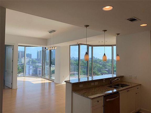 2nd image of 2795 Peachtree Rd NE Unit 909
